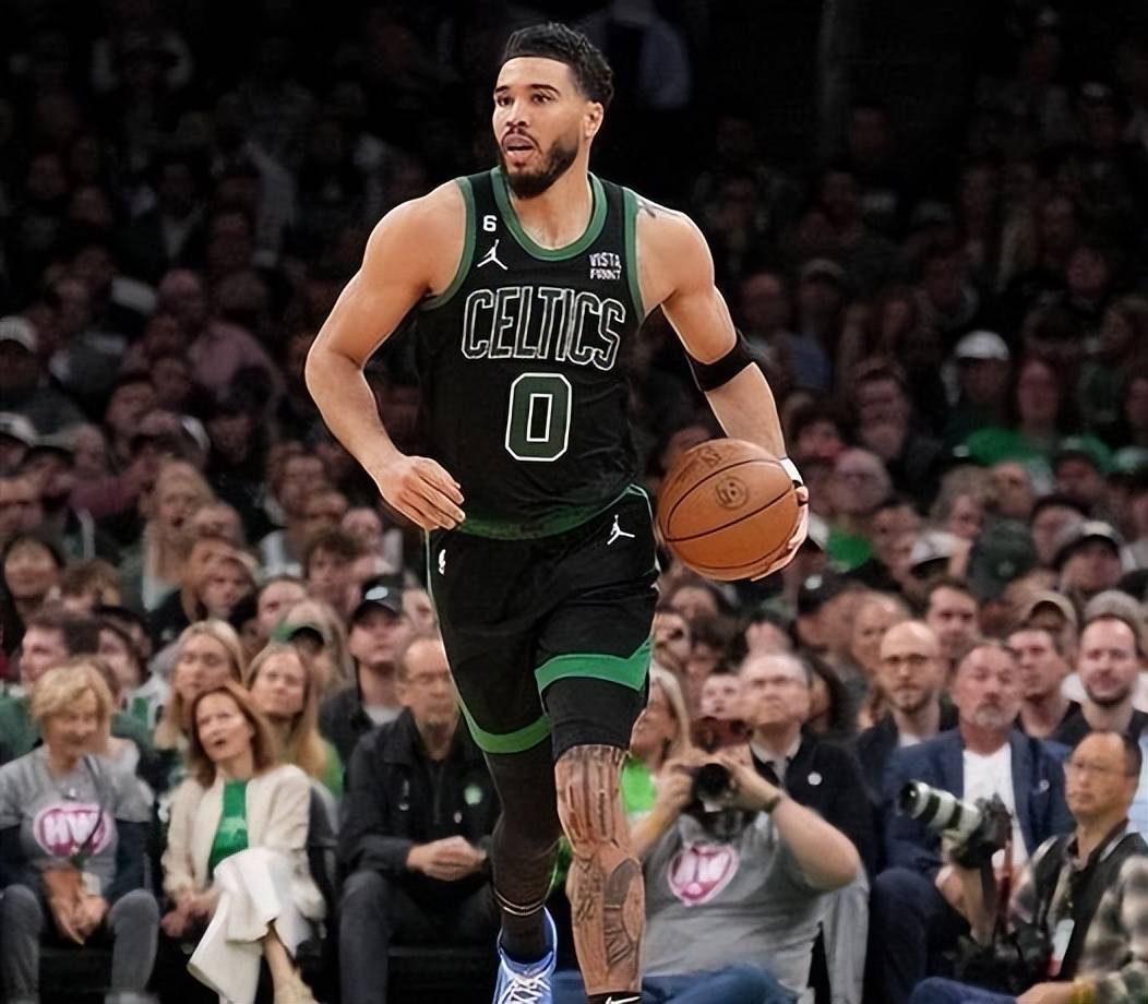 星空体育下载-塔图姆狂砍爵士分，迎来胜利迎来新赛季高光！