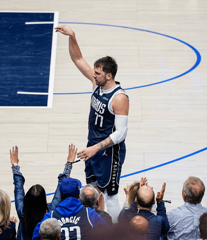 星空体育-勇士绝杀时刻，欧文点燃赛场，官方宣布新规迎来胜利！